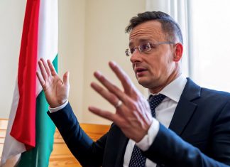 Hungría advierte que las sanciones de la UE perjudican El canciller húngaro alerta sobre el declive económico del bloque