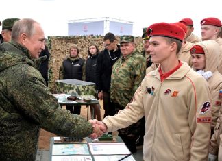 Putin destaca reunificación de regiones con Rusia