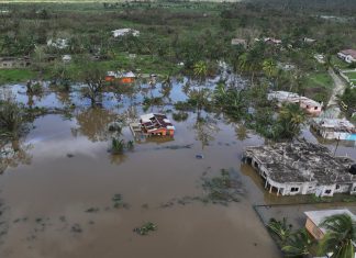 Huracán Melissa arrasa el Caribe El Centro Nacional de Huracanes alerta de lluvias intensas y marejadas en el sureste de las Bahamas