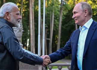 India paga en yuanes por petróleo ruso Refinerías indias realizan sus primeros pagos en yuanes a Moscú