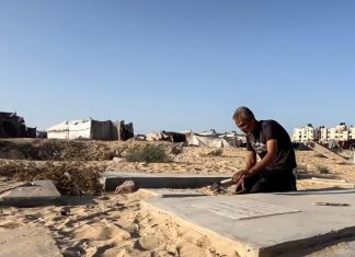 Palestinos sin refugio levantan campamentos en cementerios