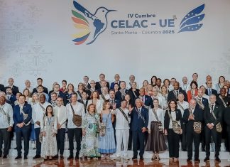 CELAC condena a EEUU por agresiones en el Caribe Petro exige respeto al derecho internacional ante el aumento de bombardeos estadounidenses durante Cumbre Celac-UE.