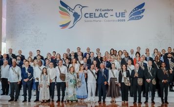 CELAC condena a EEUU por agresiones en el Caribe Petro exige respeto al derecho internacional ante el aumento de bombardeos estadounidenses durante Cumbre Celac-UE.