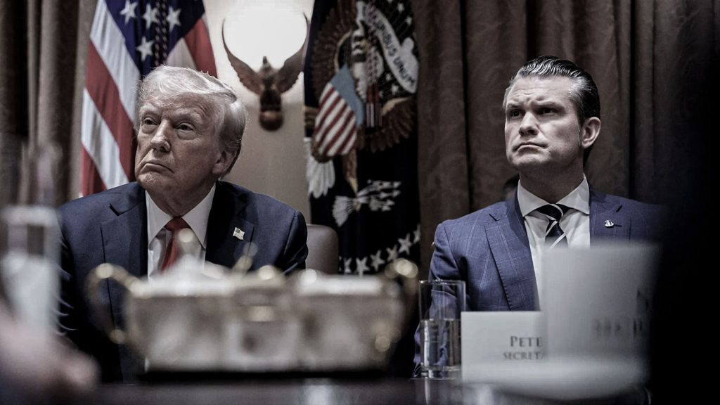 Secretario de Guerra de EEUU insiste en llamar “patio trasero” a América Latina y defiende ataques en el Caribe 