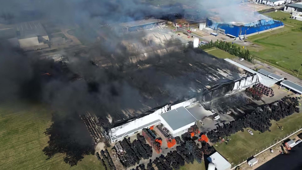 Investigan fuerte explosión en Polo Industrial de Argentina