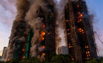 Incendio en Hong Kong deja decenas de muertos y cientos de desaparecidos Autoridades investigan el origen y detienen a tres sospechosos