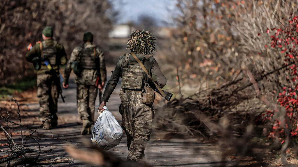 Soldados ucranianos denuncian el abandono de sus mandos y las pésimas condiciones de su unidad