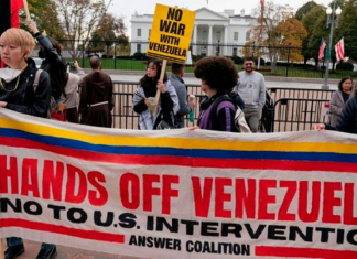 Venezuela respalda protestas en EEUU contra el intervencionismo de Washington Caracas apoya las manifestaciones frente a la Casa Blanca que denunciaron las operaciones militares de EEUU en el Caribe