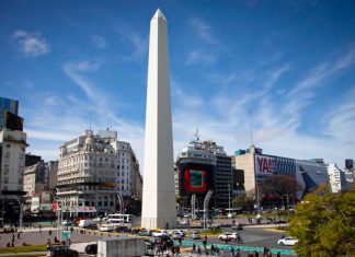 Expertos prevén inflación superior al 30 % en Argentina Informe del Banco Central estima inflación del 30,4 % para 2025