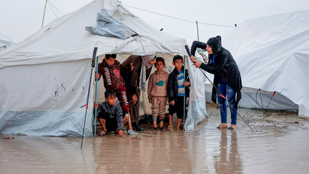 Ese profundiza el sufrimiento de los desplazados en Gaza en medio de restricciones a la asistencia humanitaria