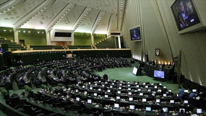 Irán acusa a EEUU de “piratería marítima” Interceptaciones de EEUU en el Caribe son “piratería”, asegura Parlamento iraní