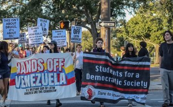 Manifestantes en EEUU condenan amenazas de agresiones contra Venezuela Protestas y actos solidarios se extienden por EEUU, América Latina y Europa