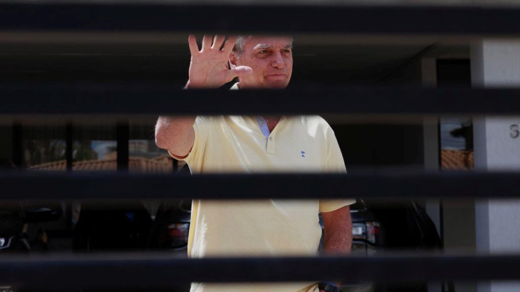 Exmandatario podrá recibir atención médica, pero cumplirá condena en prisión