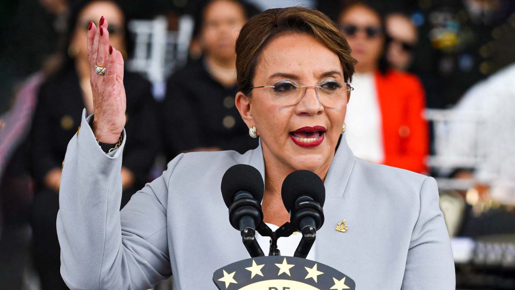 Presidenta de Honduras denuncia que elecciones están viciadas de nulidad por injerencia externa