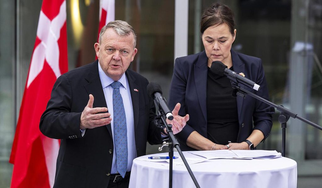 Los ministros de Exteriores de Dinamarca y de Groenlandia, Lars Lokke Rasmussen y Vivian Motzfeld