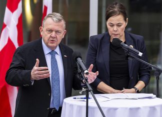 Dinamarca y Groenlandia rechazan posición de EEUU sobre el control de la isla Los ministros de Exteriores de Dinamarca y de Groenlandia, Lars Lokke Rasmussen y Vivian Motzfeld