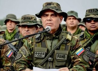 Alto mando militar exige liberación de Maduro, acata a Rodríguez y declara «bloque de combate» contra agresión El alto mando militar de Venezuela exigió la liberación del presidente Maduro. En imagen, Vladimir Padrino, Ministro de Defensa de Venezuela.