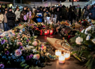 Autoridades suizas apuntan a bengalas como origen del incendio mortal en Crans-Montana Ciudadanos han rendido homenaje a las víctimas del incendio en el bar Le Constellation en Suiza.