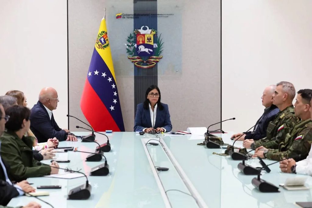 Delcy Rodríguez, vicepresidenta ejecutiva de Venezuela, fue designada por el TSJ para asumir como presidenta encargada