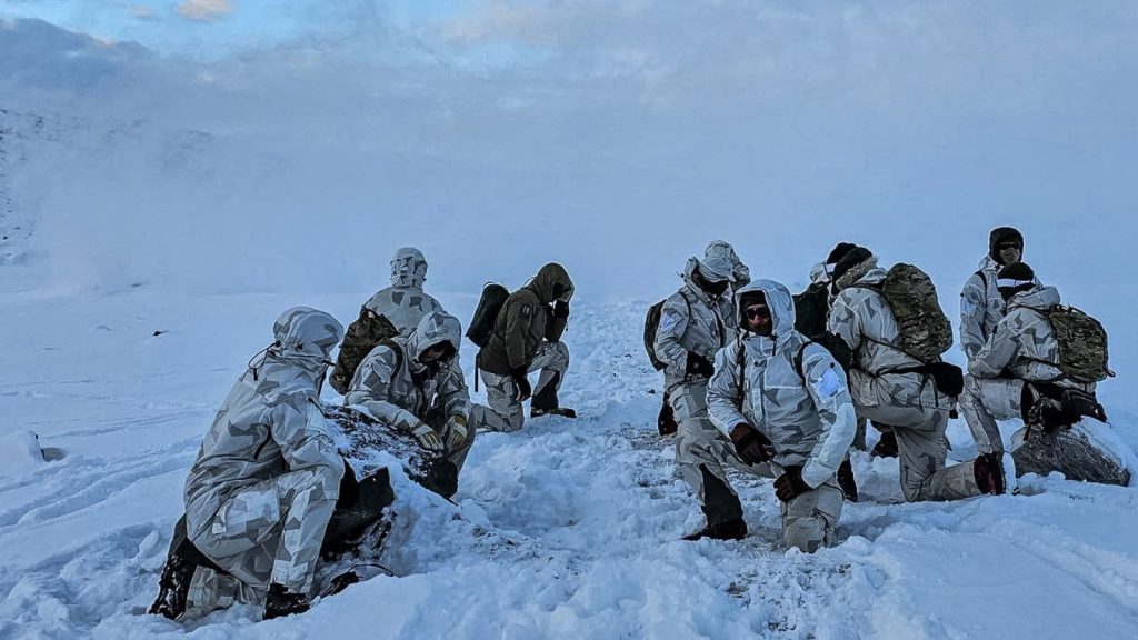 Dinamarca refuerza unidades militares en el Ártico y Groenlandia llama a la prevención
