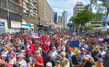 Manifestaciones masivas en Venezuela exigen el retorno inmediato de Maduro y el fin de la agresión de EE.UU. Manifestantes se congregan en Caracas este fin de semana para exigir el retorno del presidente Nicolás Maduro.