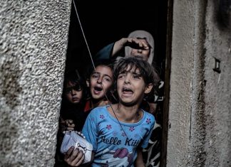 Niños de Gaza asisten a la escuela en zonas expuestas a francotiradores Menores en Gaza cruzan zonas de francotiradores para ir a clases