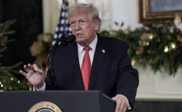 Trump impondrá arancel del 25 % a países que comercien con Irán La Casa Blanca admite que los ataques aéreos siguen sobre la mesa