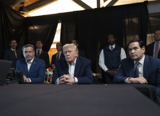 Trump revela que EEUU se quiere quedar con petróleo de Venezuela Trump asegura que Estados Unidos tomará el control del petróleo venezolano