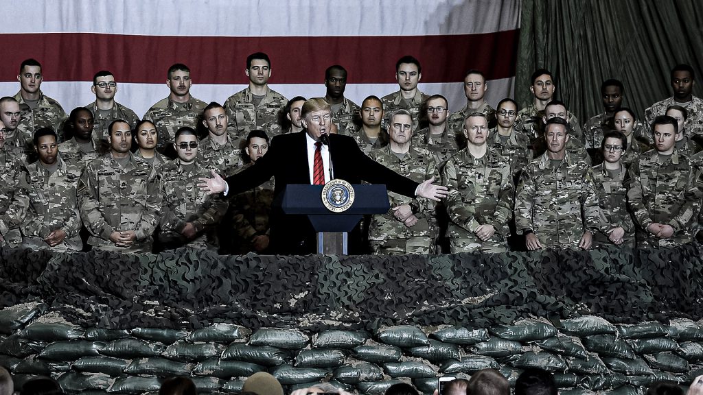 Periodista estadounidense, Tucker Carlson, afirma que EEUU se prepara para una gran guerra