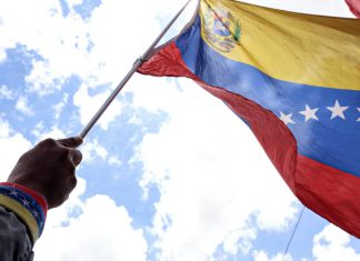 Venezuela decreta duelo nacional tras agresión estadounidense Venezuela decreta duelo nacional por ofensiva militar de EEUU