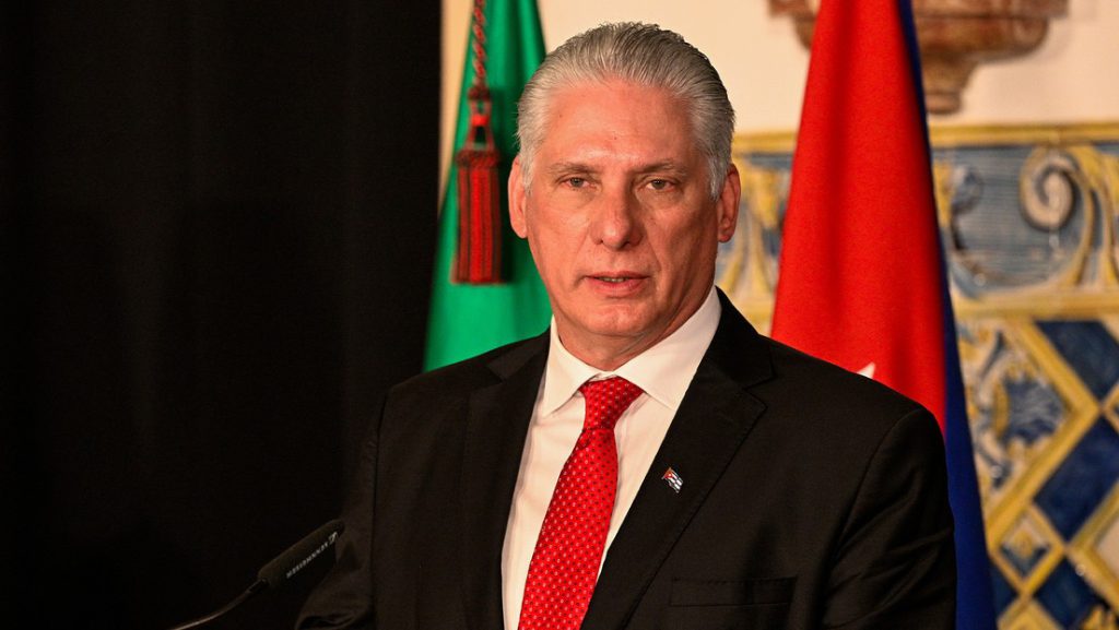 Trump declara “emergencia nacional” y amenaza con sanciones a países que vendan petróleo a La Habana