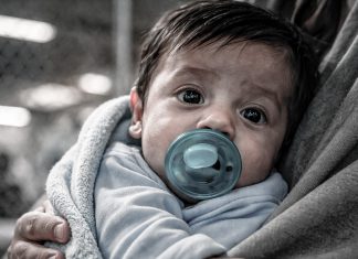 EEUU deporta a bebé con bronquitis detenido en Dilley Expulsión de niño de dos meses con bronquitis causa indignación en EEUU