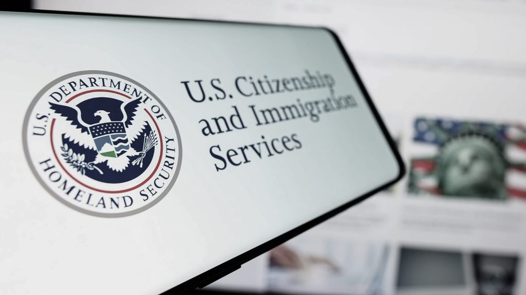 Departamento de Seguridad Nacional de EEUU revoca política previa que impedía detenciones por falta de ajuste de estatus