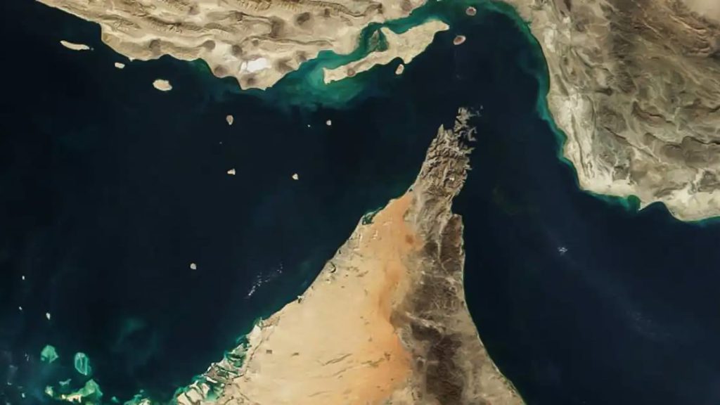 Reportan riesgo en rutas petroleras clave tras advertencias iraníes y alerta naval