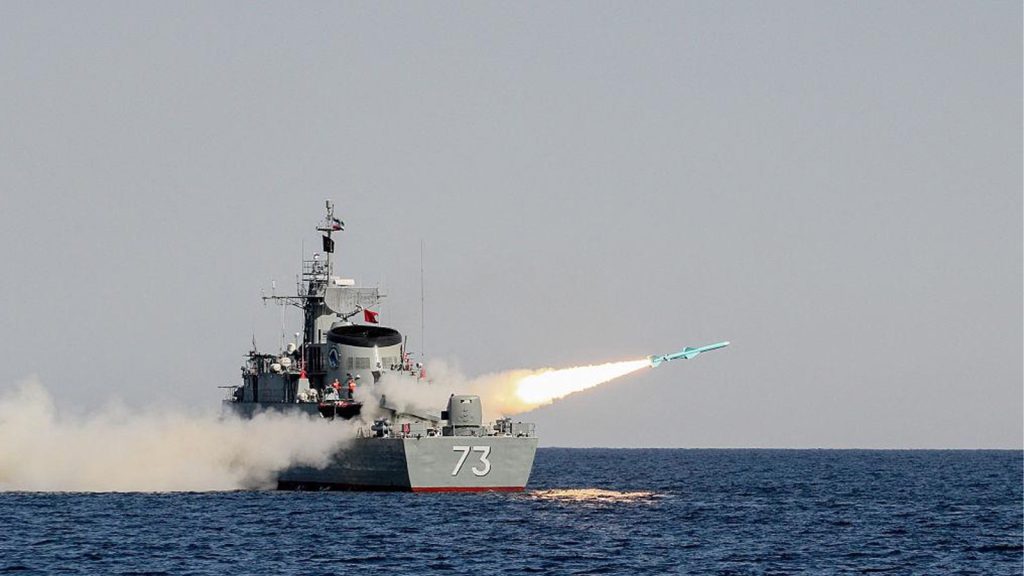 Irán realiza ejercicios militares con China y Rusia frente a despliegue naval de Washington