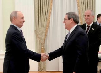 Putin asegura que Rusia defenderá a Cuba en cualquier escenario El Kremlin confirma que la ayuda a Cuba fue tema central en la reunión de Putin y Bruno Rodríguez
