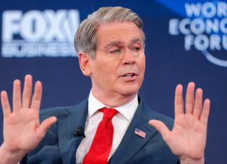 Secretario del Tesoro de EE. UU. admite haber provocado escasez de dólares en Irán Scott Bessent defendió la estrategia de presión económica contra Irán.