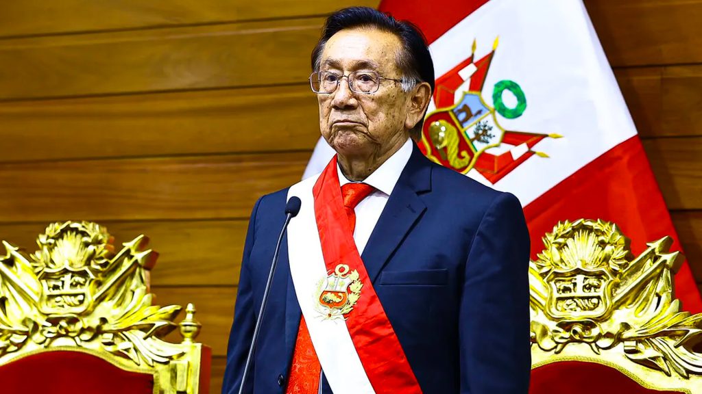 Congreso de Perú elige a José María Balcázar como presidente interino