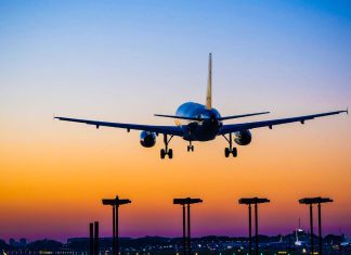 Aerolíneas elevan tarifas ante alza del petróleo por tensiones en Medio Oriente Las aerolíneas internacionales han empezado a reajustar sus tarifas en medio de la tensión geopolítica en Medio oriente