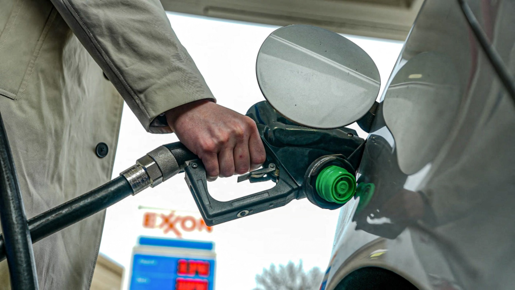 El aumento del combustible en Estados Unidos refleja el impacto directo de la tensión con Irán en el mercado global