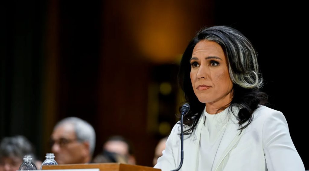 Argumentos de Trump sobre ataques en Irán queda en duda tras informe de directora de servicio de inteligencia