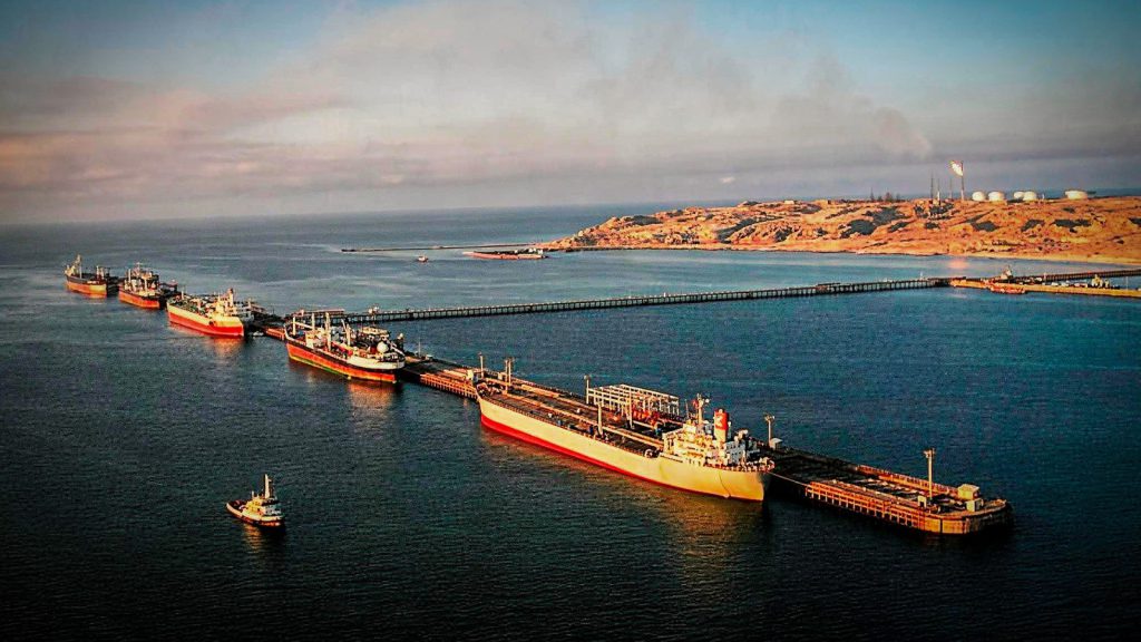 Comandante naval del CGRI advierte consecuencias energéticas globales