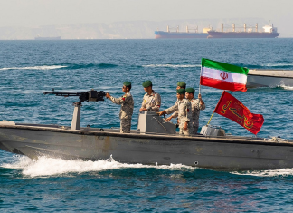 Irán hunde embarcaciones de EEUU en Ormuz Guardia Revolucionaria iraní declara control del estrecho de Ormuz