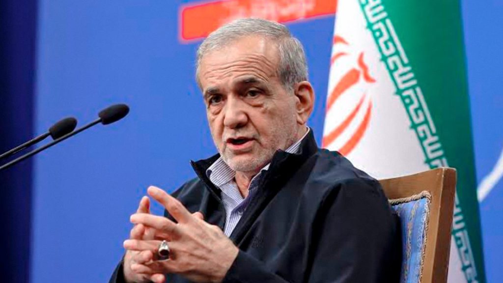 El mandatario iraní exhortó a países vecinos a no ser parte de intereses ajenos a la región.