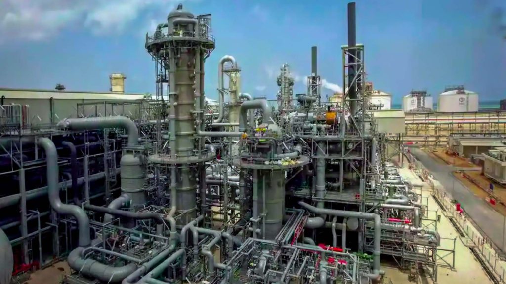 Irán ataca objetivos militares y energéticos en respuesta a los ataques iniciados por EEUU e Israel