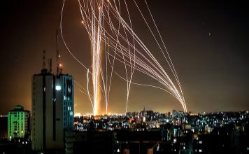 Irán lanza ataques contra el Ministerio de Defensa y aeropuerto de Israel Teherán asegura haber alcanzado infraestructura militar israelí