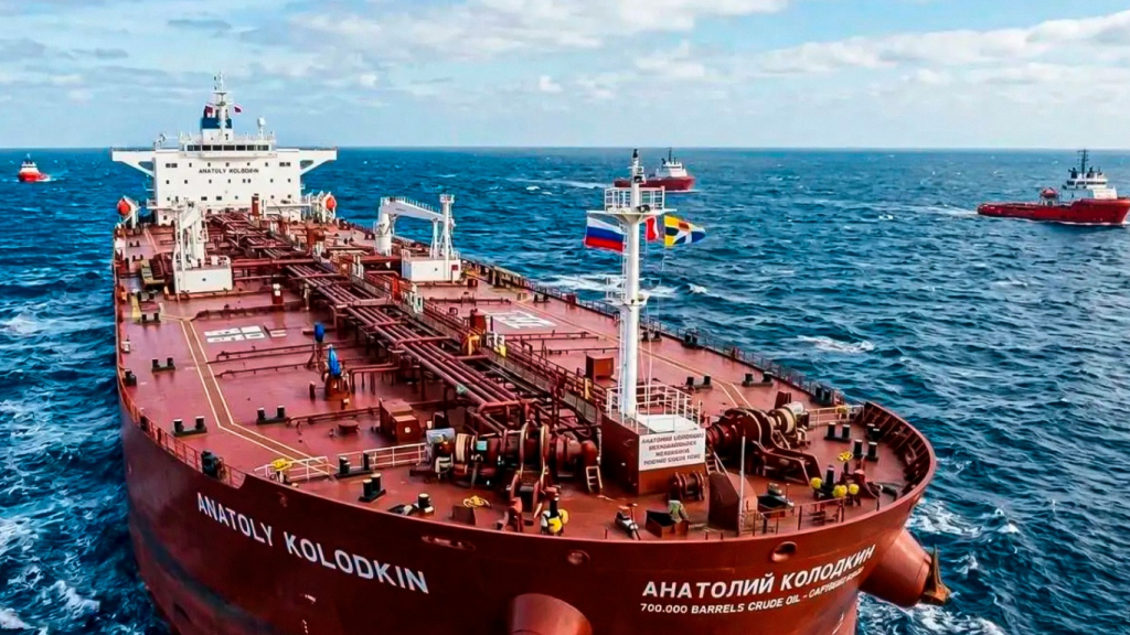 El arribo del buque marca el primer envío en tres meses tras el corte de suministros