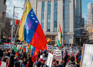 Segunda audiencia contra Maduro en EEUU culmina sin decisión Juez cuestiona el uso de sanciones y evaluará permitir financiamiento legal desde Venezuela
