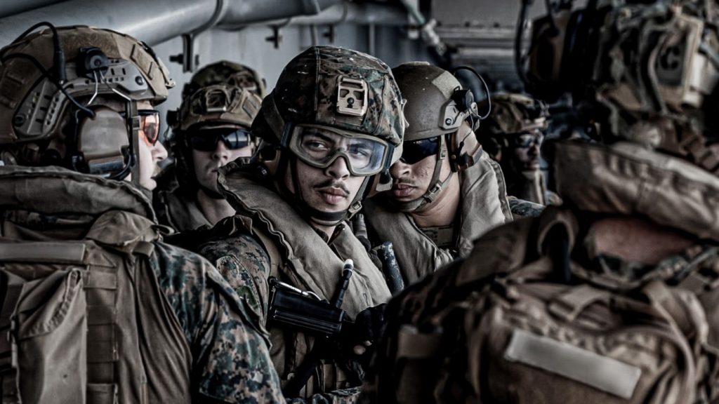 1.500 marinos y sus familias regresan a EEUU sin pertenencias