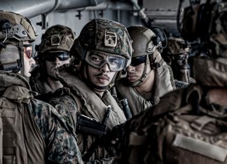 EEUU retira militares de Baréin tras ataques de Irán 1.500 marinos y sus familias regresan a EEUU sin pertenencias